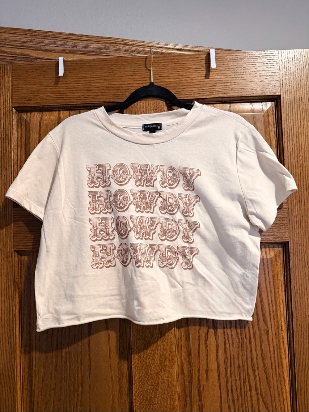 Originality Co. Cream "Howdy" Graphic Crop Tee